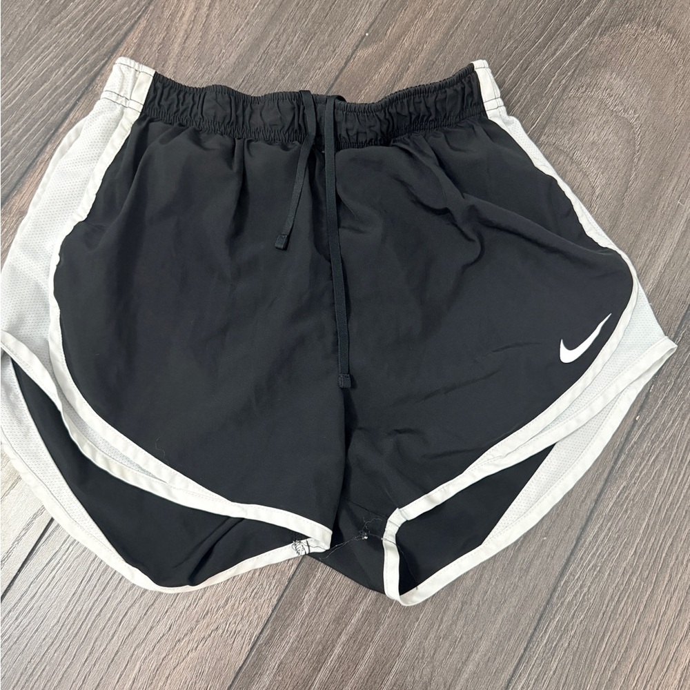 LIKE NEW Nike Women's Black Dri-Fit Running Shorts w/ Interior Lining & Pockets